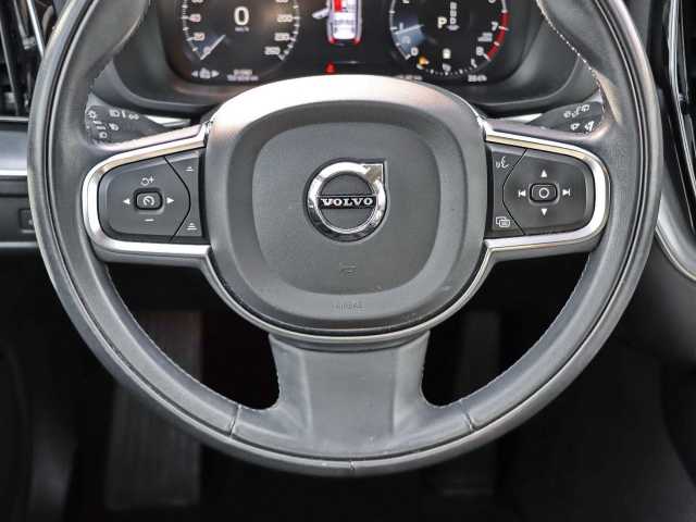 Volvo  B4 Benziner Geartronic Momentum Pro Navi digitales Cockpit LED ACC El. Heckklapp