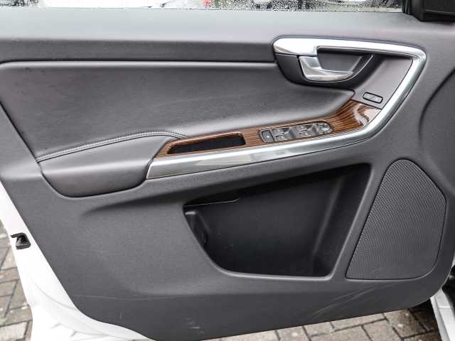 Volvo  Summum AWD D4 DPF LEDER AHK Allrad StandHZG Navi digitales Cockpit Memory Sitze