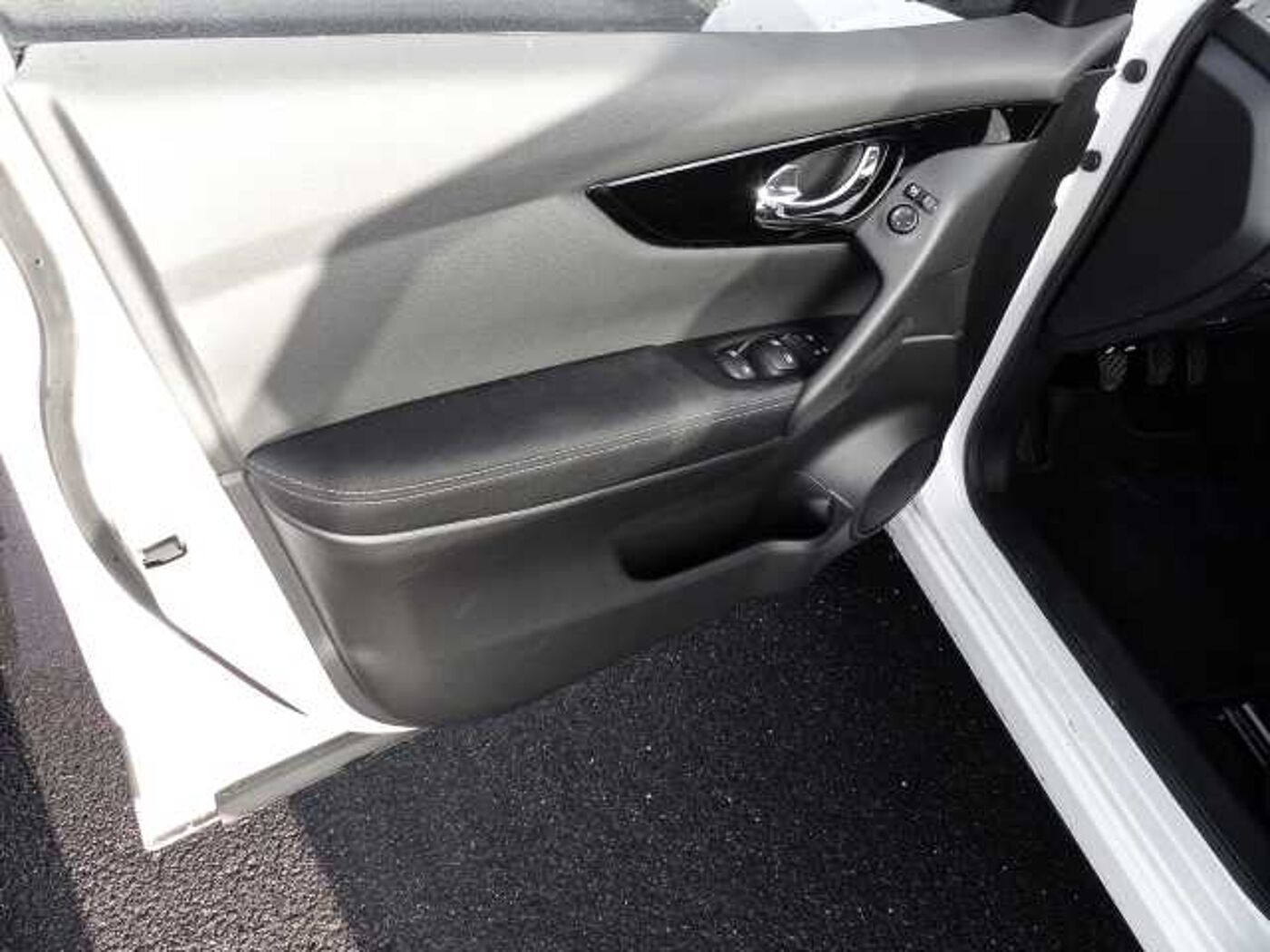 Nissan  Zama 1.3 DIG-T EU6d Panorama Navi Mehrzonenklima 2-Zonen-Klimaautom Klimaautom