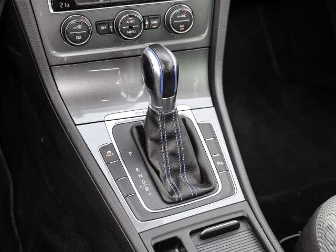 Volkswagen  VII e- Navi LED Scheinwerferreg. ACC 2-Zonen-Klimaautom Klimaautom Fahrerprofil