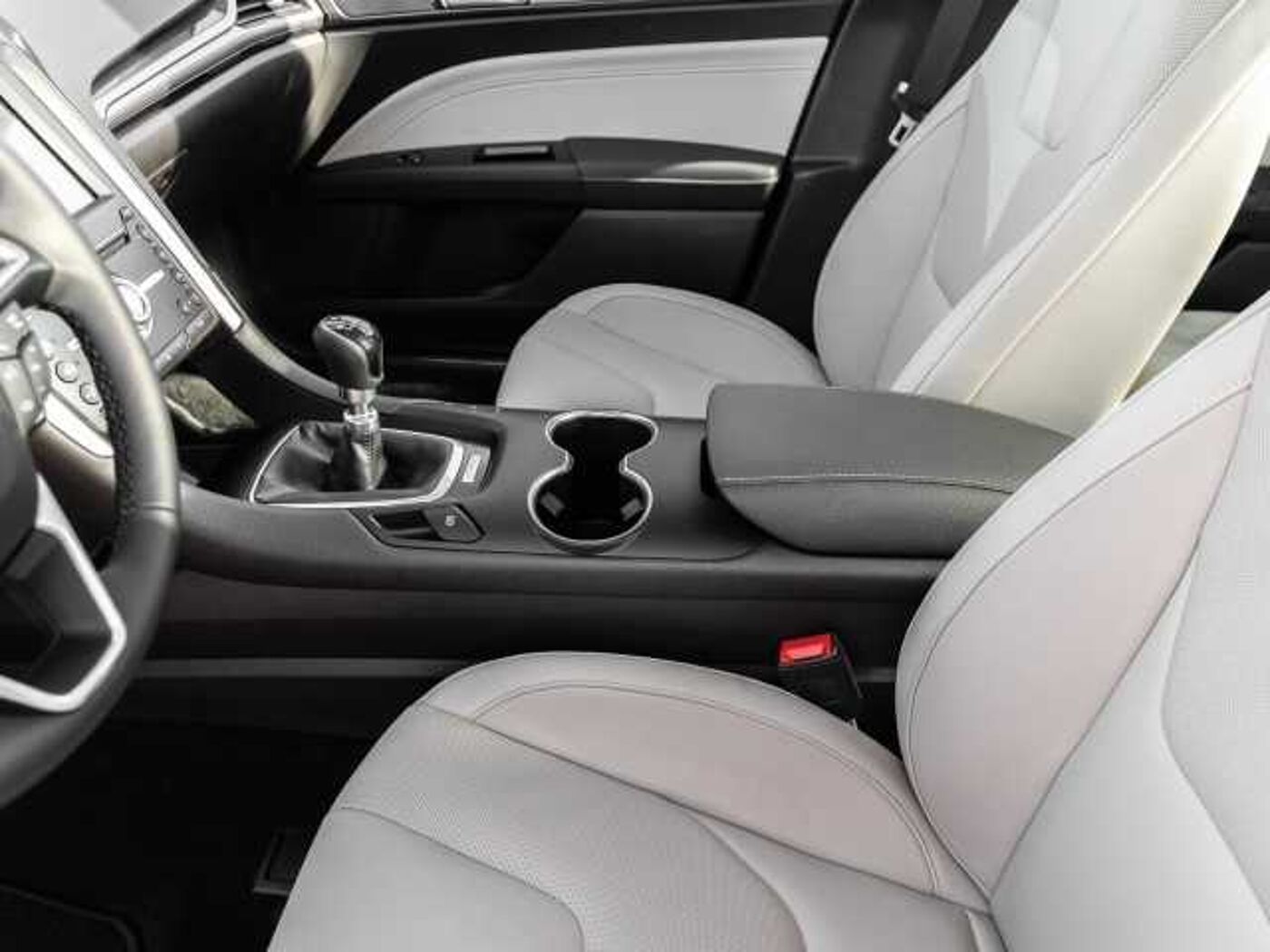 Ford  Titanium 1.5l 165 PS Panoramadach Leder Navi Memory Sitze Soundsystem Apple CarP