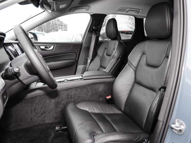Volvo  B4 Benzin Plus Dark Leder digitales Cockpit Memory Sitze Soundsystem HarmanKardo