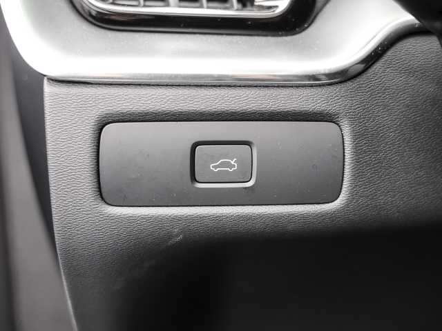 Volvo  Core 2WD B4 Benzin EU6d digitales Cockpit Soundsystem LED Scheinwerferreg.