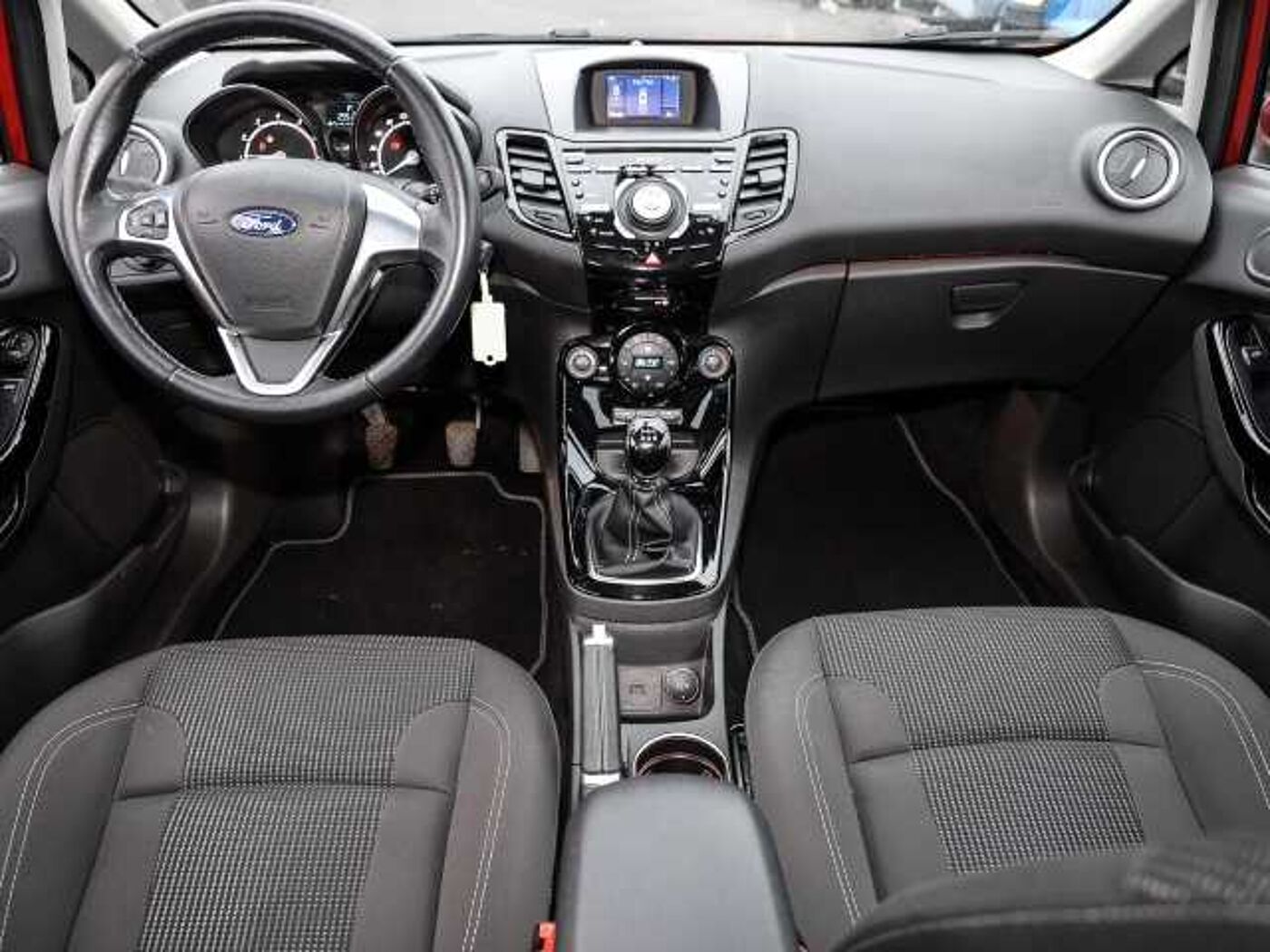 Ford  Titanium 5 Trg 100PS Klimaauto PDC v+h Klimaautom Ambiente Beleuchtung SHZ Notbr