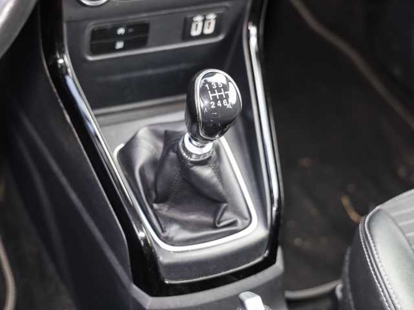 Ford  Titanium 1.5 TDCi Navi Apple CarPlay Android Auto Klimaautom WLAN Musikstreaming