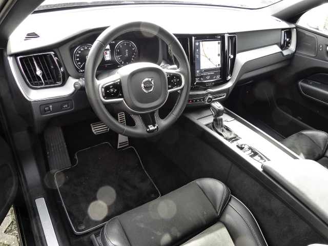 Volvo  R Design 2WD T5 EU6d-T Navi digitales Cockpit Soundsystem HarmanKardon LED Kurve