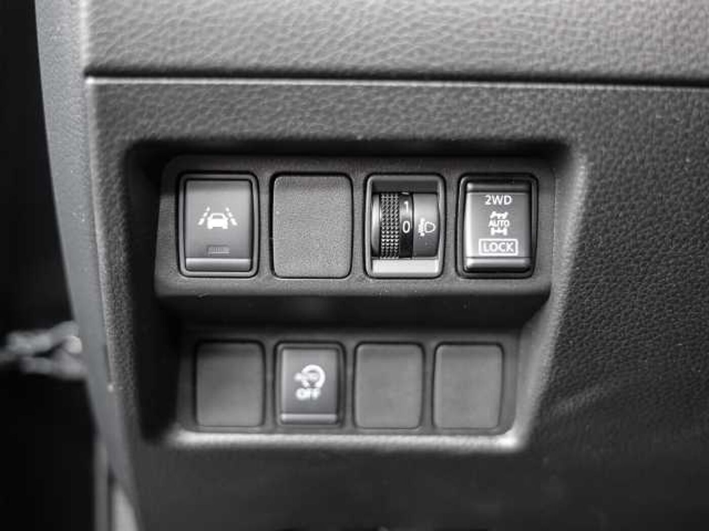 Nissan  N-Connecta 4x4 1.7 dCi EU6d-T Allrad Navi Mehrzonenklima 2-Zonen-Klimaautom