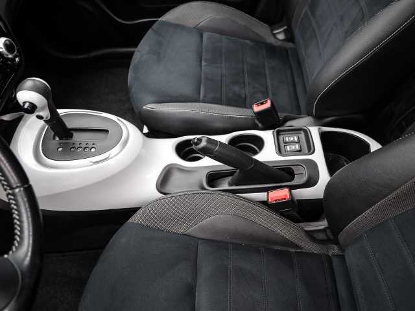 Nissan  N-Connecta 1.6 Design-Paket weiß AHK abnehmbar Navi Klimaautom Fahrerprofil