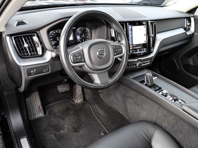 Volvo  Momentum Pro AWD B4 Diesel EU6d Allrad StandHZG Navi Leder digitales Cockpit