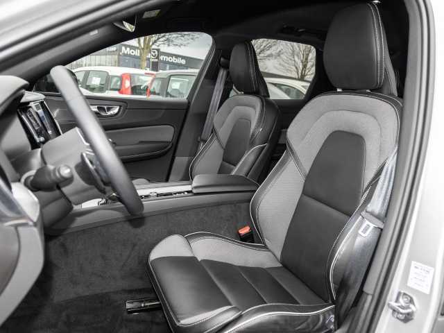 Volvo  R Design 2WD D4 EU6d-T Navi digitales Cockpit Memory Sitze Soundsystem HarmanKar