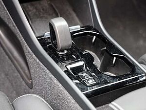 Volvo  Plus Dark Recharge Plug-In Hybrid 2WD T5 Twin Engine EU6d StandHZG Navi digitale