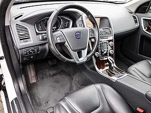 Volvo  Summum AWD D4 DPF LEDER AHK Allrad StandHZG Navi digitales Cockpit Memory Sitze