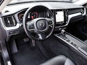 Volvo  Momentum AWD D4 EU6d-T Navi Leder digitales Cockpit Soundsystem LED Kurvenlicht