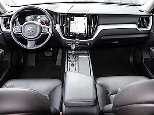 Volvo  Momentum AWD D4 EU6d-T Navi Leder digitales Cockpit Soundsystem LED Kurvenlicht