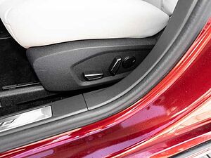 Ford  Titanium 1.5l 165 PS Panoramadach Leder Navi Memory Sitze Soundsystem Apple CarP