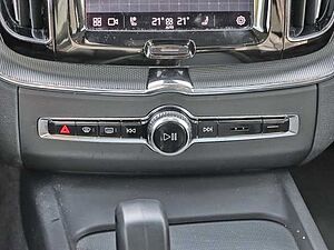Volvo  Plus Bright 2WD B4 Benzin EU6d digitales Cockpit Memory Sitze Soundsystem 360 Ka