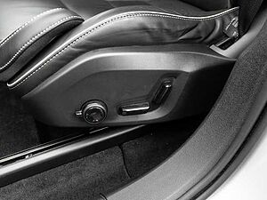 Volvo  R Design 2WD D4 EU6d-T Navi digitales Cockpit Memory Sitze Soundsystem HarmanKar