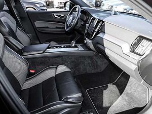 Volvo  R Design AWD B5 Diesel EU6d Allrad StandHZG Navi digitales Cockpit Memory Sitze